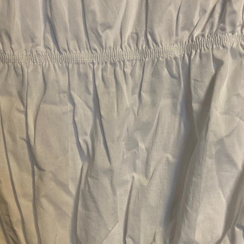 Divided White Sleeveless Top with Tie Detail - Picture 7 of 7